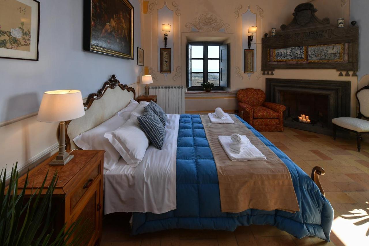 ホテル Castello Costaguti Roccalvecce エクステリア 写真