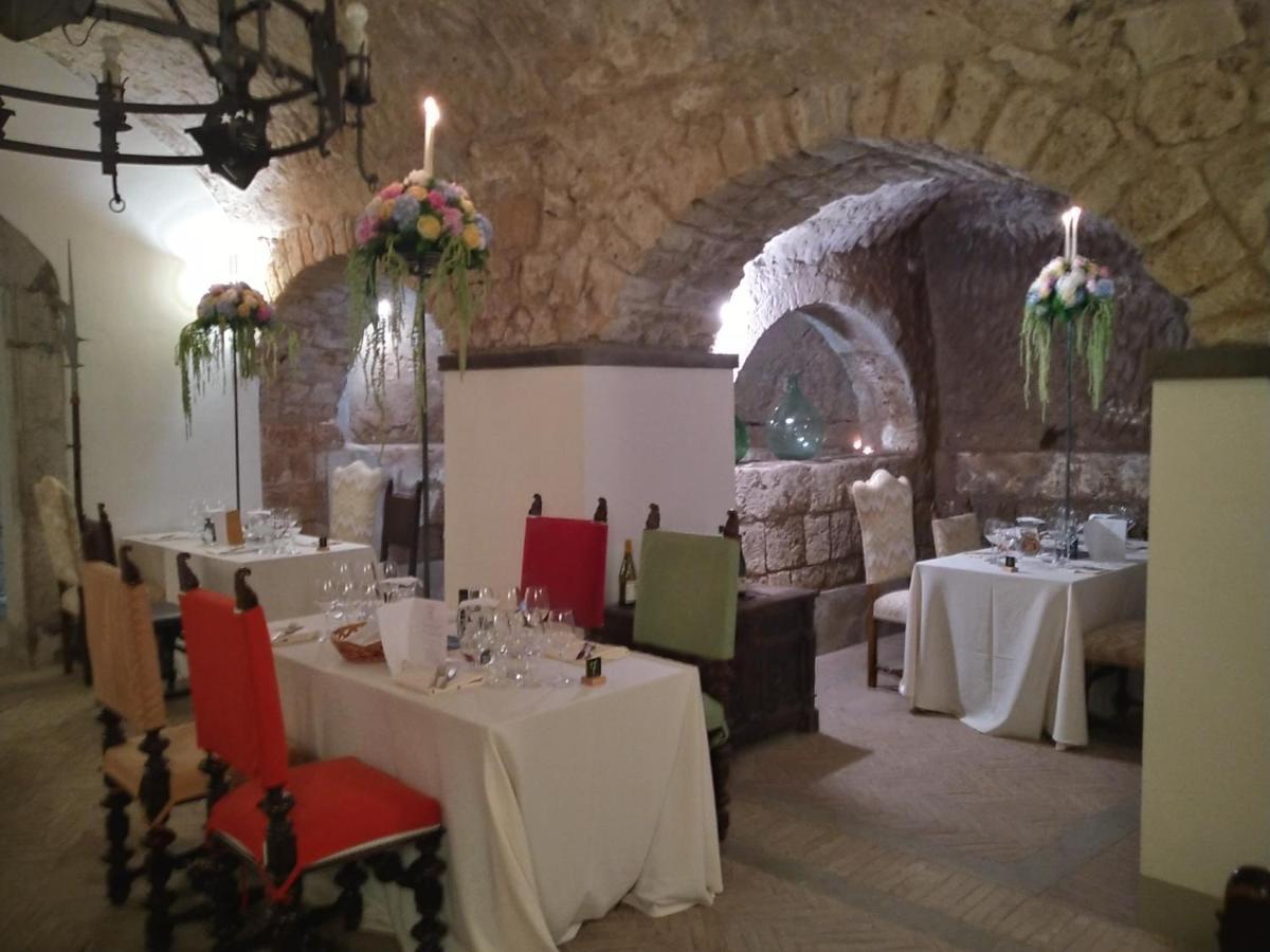 ホテル Castello Costaguti Roccalvecce エクステリア 写真