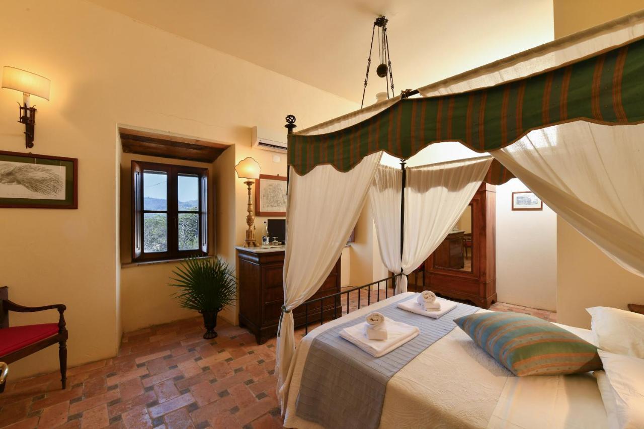 ホテル Castello Costaguti Roccalvecce エクステリア 写真