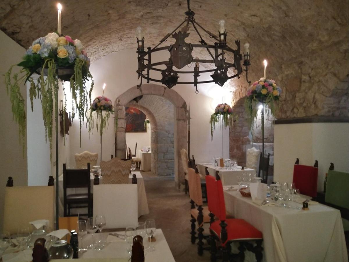 ホテル Castello Costaguti Roccalvecce エクステリア 写真