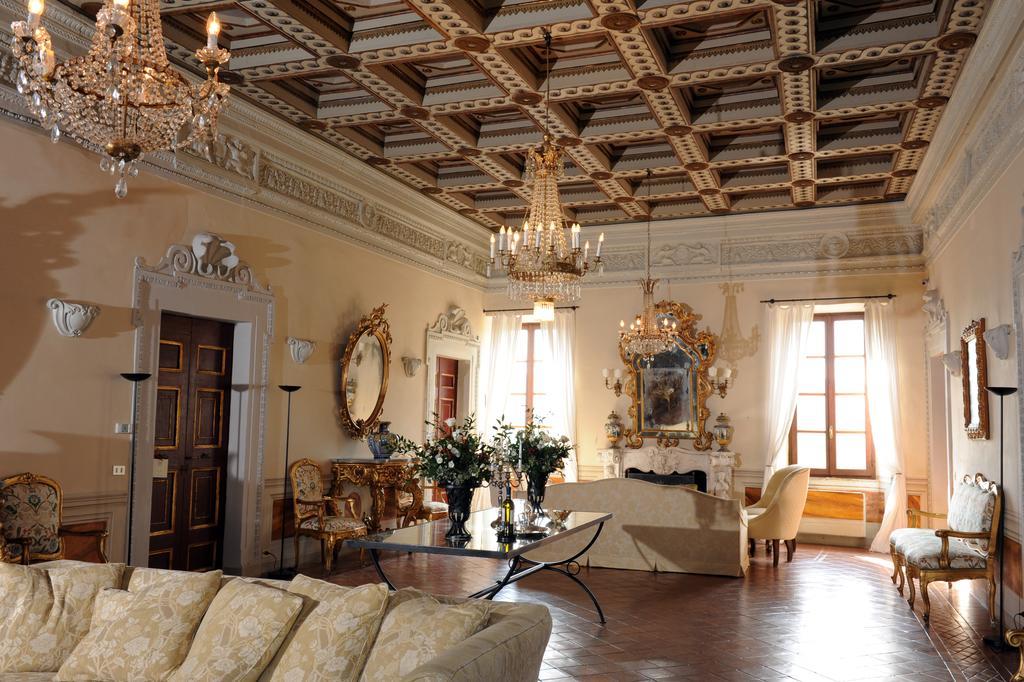 ホテル Castello Costaguti Roccalvecce エクステリア 写真